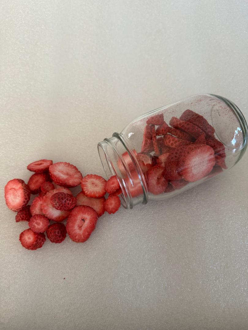 Freeze Dried Strawberry Slices Certified by California Certified Organic Farmers a USDA Accredited Agency | Vacuumed Sealed in 1 PINT Glass Jar | Hand Crafted | Grown and made in USA | Pure Slices Zero Fillers, Preservatives or Additives.